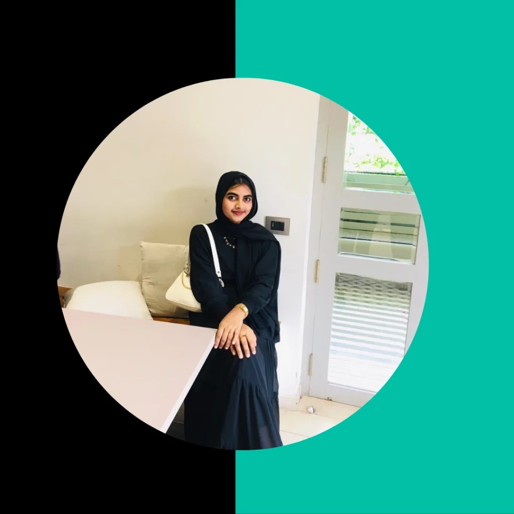 sahala jasmin,Best Freelance Digital Marketer in Calicut, digital marketer sitting in a caffee, imaje